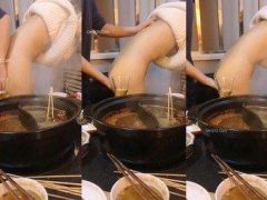 Chờ Lẩu Sôi Lâu Quá, Nàng Mút Tạm Hàu Thơm Ngon Cho Đỡ Thèm