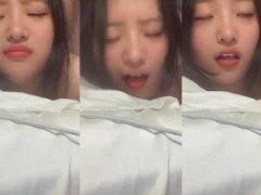 Cô Nữ Sinh Trung Quốc Năm Nhất Nghiện Chăn Chuối Cực Dâm