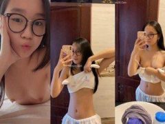 Nàng Hot Girl Đeo Kính Khoe Cặp Mông Cực Phẩm Đỉnh Nhất Trung Quốc